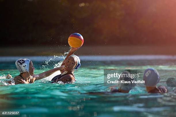 waterpolo player getting ready to strike at game - athletic club fotografías e imágenes de stock