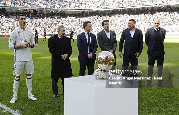 Cristiano Ronaldo of Real Madrid poses with formers players Raymond Kopa, Michael Owen, Luis Figo, Ronaldo and Zinedine Zidane before the La Liga...