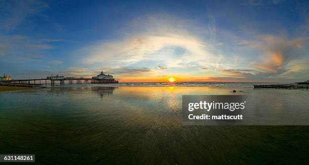 eastbourne pier at sunrise, east sussex, england, uk - mattscutt stock pictures, royalty-free photos & images