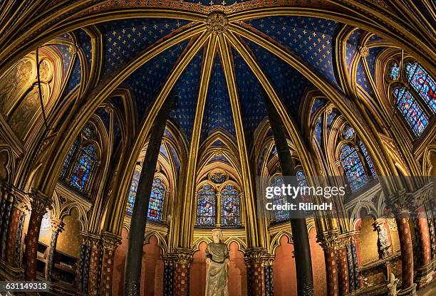 the interior of the saint chapelle, paris, france - sainte chapelle photos et images de collection