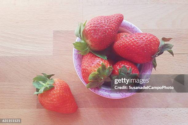 strawberries in a bowl - small group of objects stock pictures, royalty-free photos & images