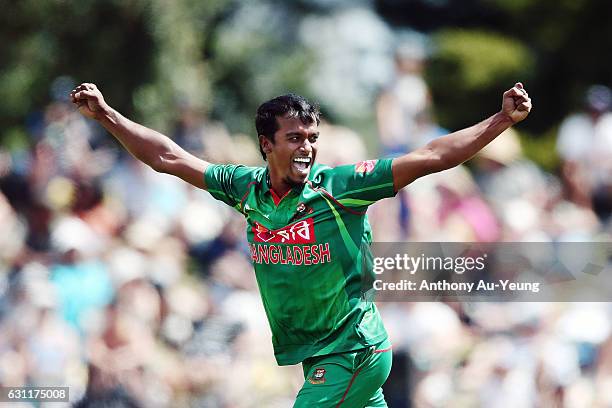 Rubel Hossain of Bangladesh celebrates the wicket of Colin Munro of New Zealand during the third Twenty20 International match between New Zealand and...