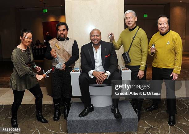 Actor Vincent M. Ward with Star Trek cosplayers Michelle Wells, Bill Arucan, Mark Lum and David Cheng attend The Hollywood Show held at The Westin...