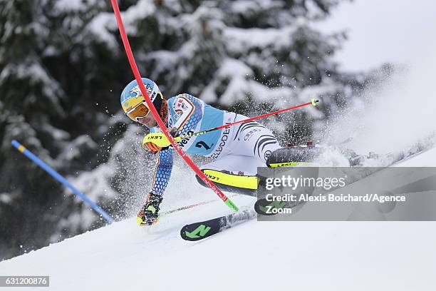 Felix Neureuther of Germany in action during the Audi FIS Alpine Ski World Cup Men's Slalom on January 08, 2017 in Adelboden, Switzerland