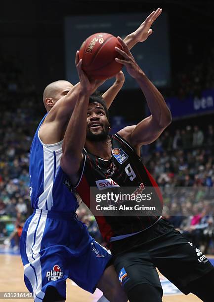 Dwayne Earl Evans of Giessen is challenged by Shawn Huff of Frankfurt during the easyCredit BBL match between Fraport Skyliners and Giessen 46ers at...