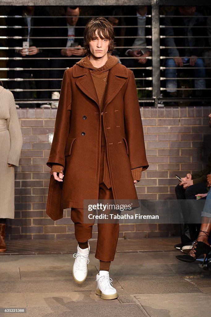 Maison MIHARA YASUHIRO - Runway - LFW Men's January 2017