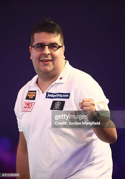 Willem Mandigers of the Netherlands celebrates winning a leg during his Men's First Round match against Krzysztof Ratajski of Poland on Day Two of...