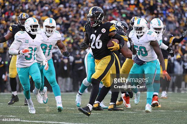 Le'Veon Bell of the Pittsburgh Steelers carries the ball into the end zone for a touchdown during the third quarter against the Miami Dolphins in the...