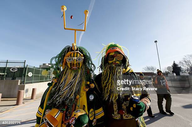 Fans pose for a photo before the NFC Wild Card game between the Green Bay Packers and the New York Giants at Lambeau Field on January 8, 2017 in...