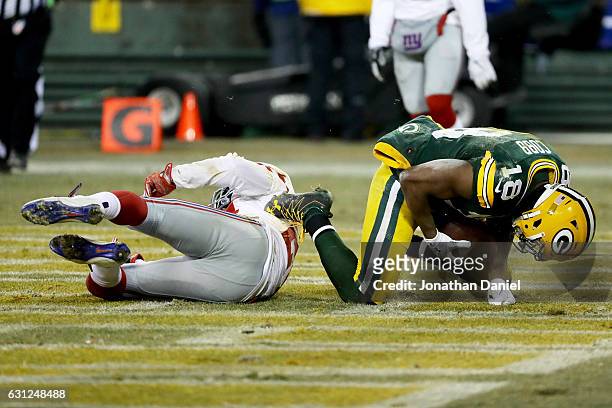 Randall Cobb of the Green Bay Packers catches a touchdown pass while being guarded by Eli Apple of the New York Giants in the fourth quarter during...