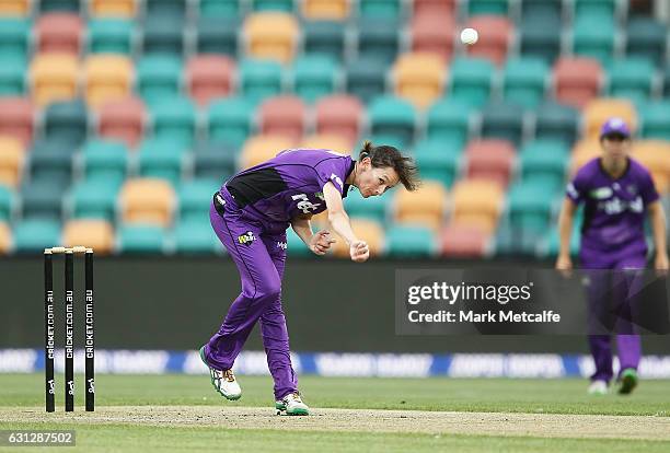 Julie Hunter of the Hurricances bowls during the Women's Big Bash League match between the Brisbane Heat and the Hobart Hurricanes at Blundstone...