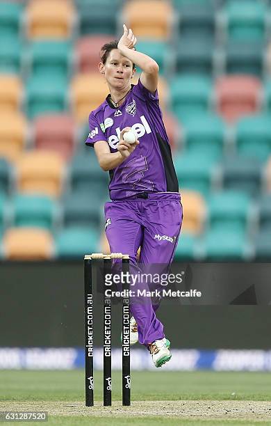 Julie Hunter of the Hurricances bowls during the Women's Big Bash League match between the Brisbane Heat and the Hobart Hurricanes at Blundstone...