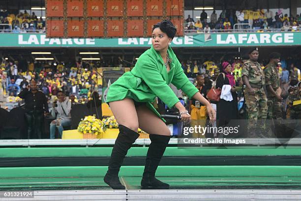 Chomee Singer Chomee Photos and Premium High Res Pictures - Getty Images