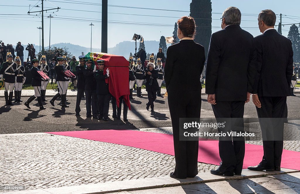 Mario Soares Arrival Of The Coffinto Jeronimos