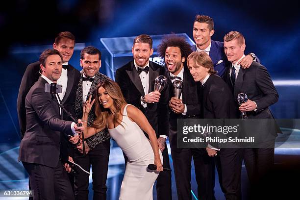 Presenter Marco Schreyl takes a selfie with presenter Eva Longoria and the FIFA FIFPro World11 for 2016 during The Best FIFA Football Awards 2016 on...