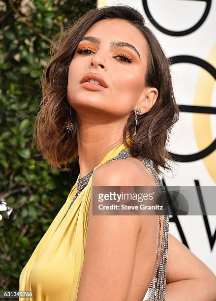 Emily Ratajkowski arrives at the 74th Annual Golden Globe Awards at The Beverly Hilton Hotel on January 8, 2017 in Beverly Hills, California.