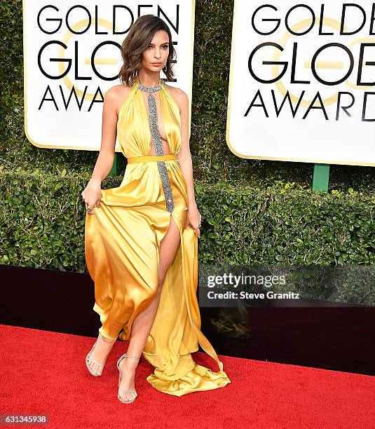 Emily Ratajkowski arrives at the 74th Annual Golden Globe Awards at The Beverly Hilton Hotel on January 8, 2017 in Beverly Hills, California.