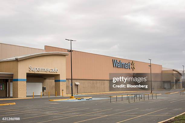 Wal-Mart de Mexico SAB de CV stands closed after being looted during protests against the gasoline price hike in Veracruz, Mexico, on Saturday, Jan....