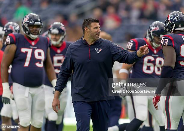 Houston Texans linebackers coach Mike Vrabel instructs players during the NFL AFC Wild Card game between the Oakland Raiders and Houston Texans on...
