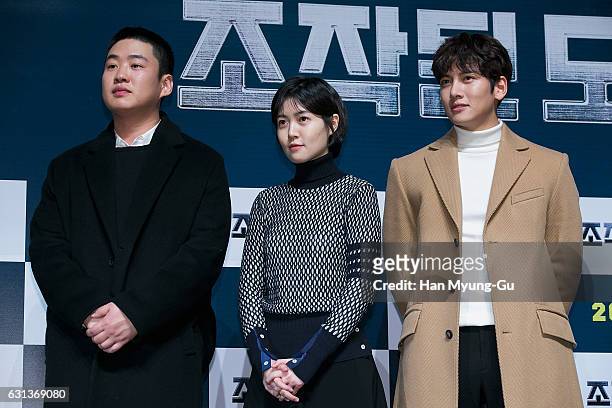 South Korean actors Ji Chang-Wook, Sim Eun-Kyung and Ahn Jae-Hong attend the 'Manipulated City' Press Conference at CGV on January 9, 2017 in Seoul,...