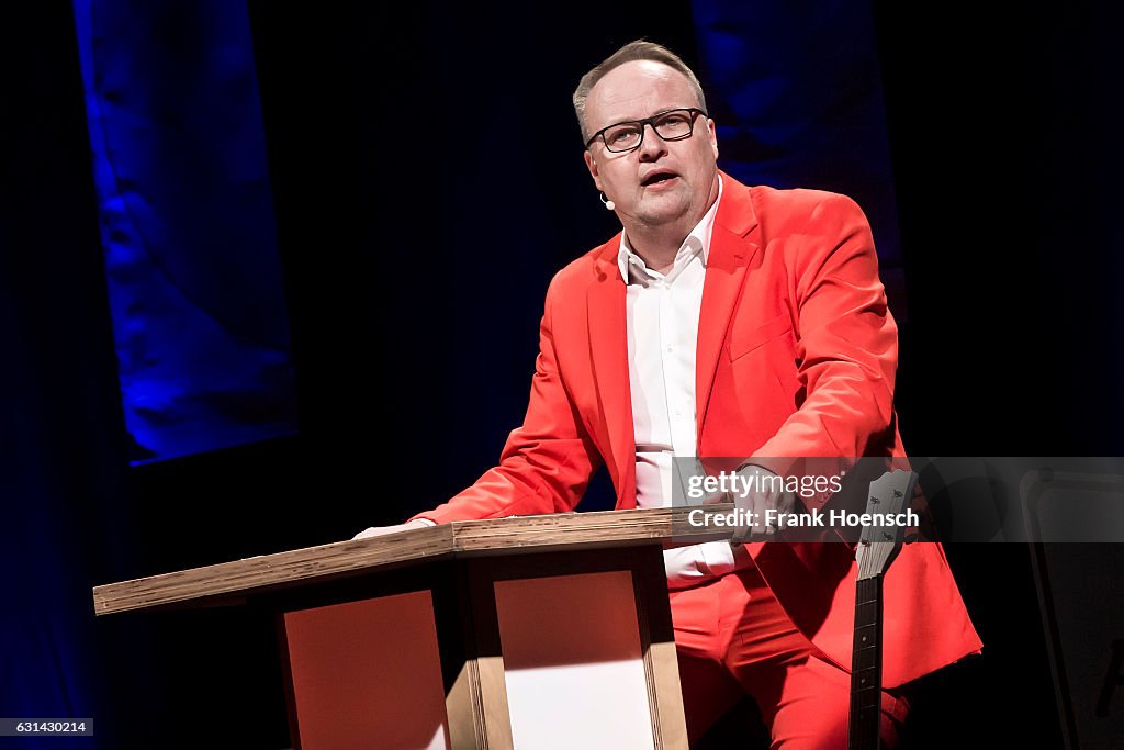 Oliver Welke & Dietmar Wischmeyer Read 'Im Herzen Jung' In Berlin