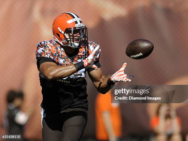 Tight end Rob Housler of the Cleveland Browns catches a pass during a training camp practice on August 4, 2015 at the Cleveland Browns training...