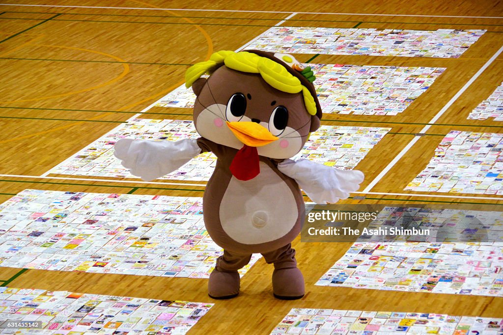 Yuru Chara 'Shinjo-Kun' Shows New Year's Cards