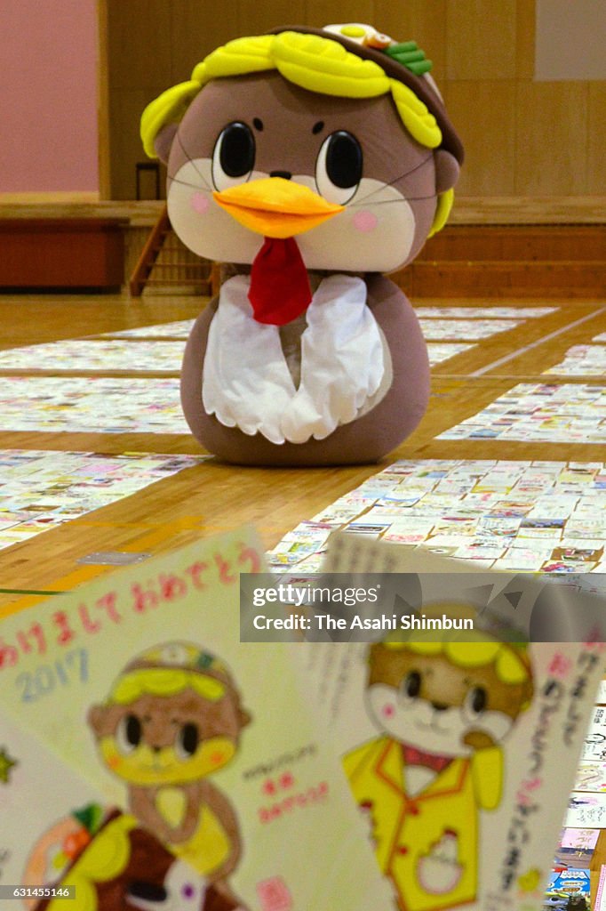 Yuru Chara 'Shinjo-Kun' Shows New Year's Cards