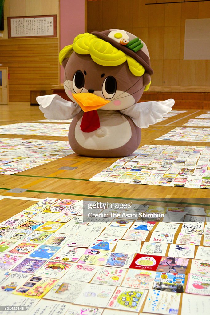 Yuru Chara 'Shinjo-Kun' Shows New Year's Cards