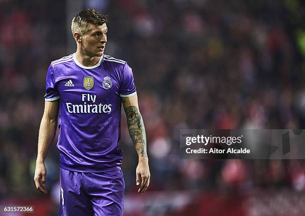 Toni Kroos of Real Madrid CF looks on during the Copa del Rey Round of 16 Second Leg match between Sevilla FC vs Real Madrid CF at Ramon Sanchez...