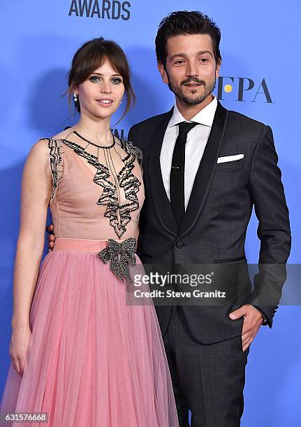 Felicity Jones, Diego Luna poses at the 74th Annual Golden Globe Awards at The Beverly Hilton Hotel on January 8, 2017 in Beverly Hills, California.