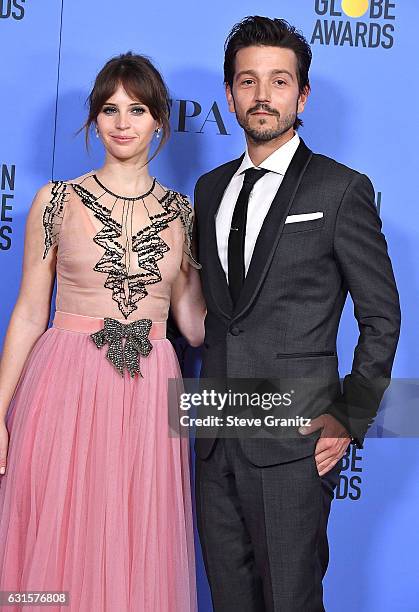 Felicity Jones, Diego Luna poses at the 74th Annual Golden Globe Awards at The Beverly Hilton Hotel on January 8, 2017 in Beverly Hills, California.