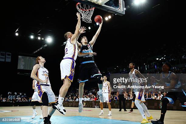 Rob Loe of the Breakers goes up against Aleks Maric of the Kings during the round 15 NBL match between the New Zealand Breakers and the Sydney Kings...