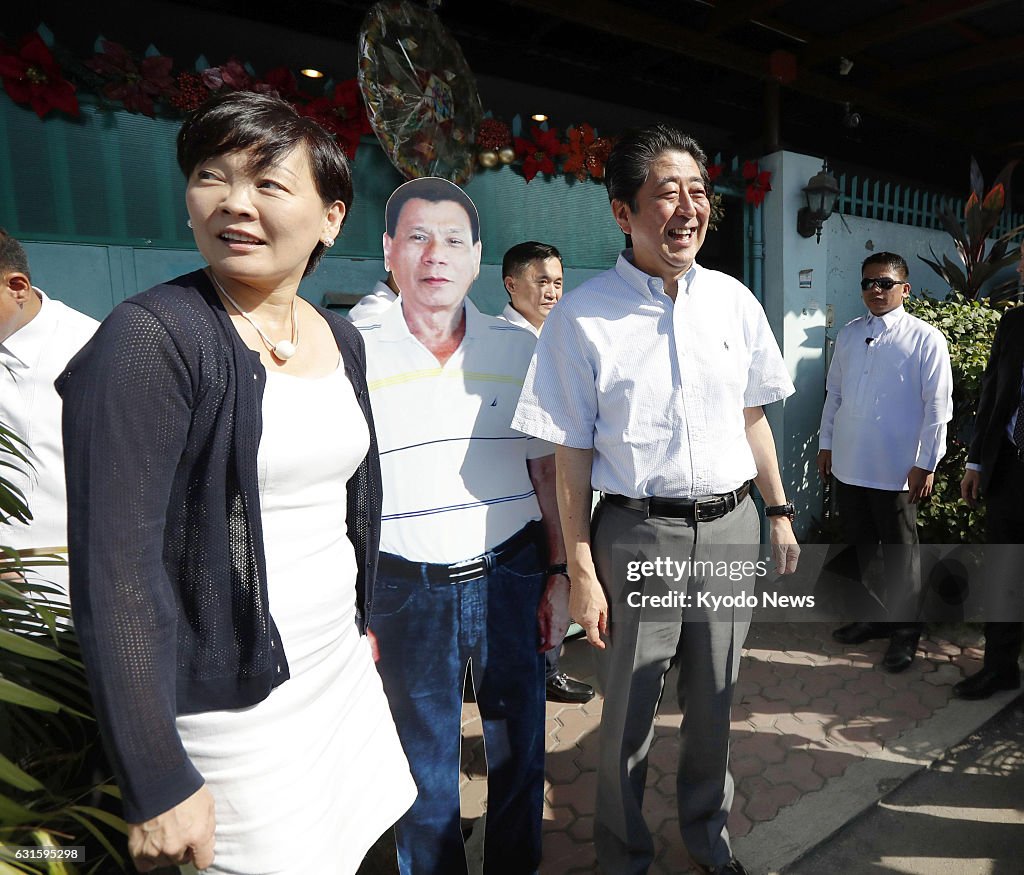 Japan PM Abe in Philippine president's hometown