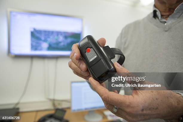 Joint Electronic Monitoring Center of the Federal States in Bad Vilbel. Hans-Dieter Amthor, head of the service, with an electronic footcuff in the...