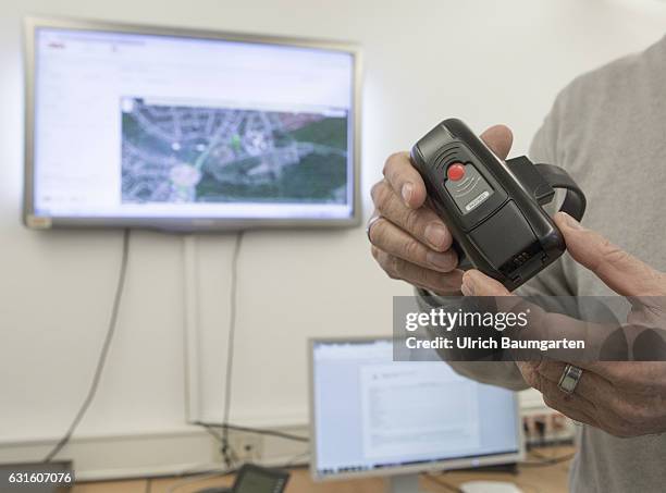 Joint Electronic Monitoring Center of the Federal States in Bad Vilbel. Hans-Dieter Amthor, head of the service, with an electronic footcuff in the...