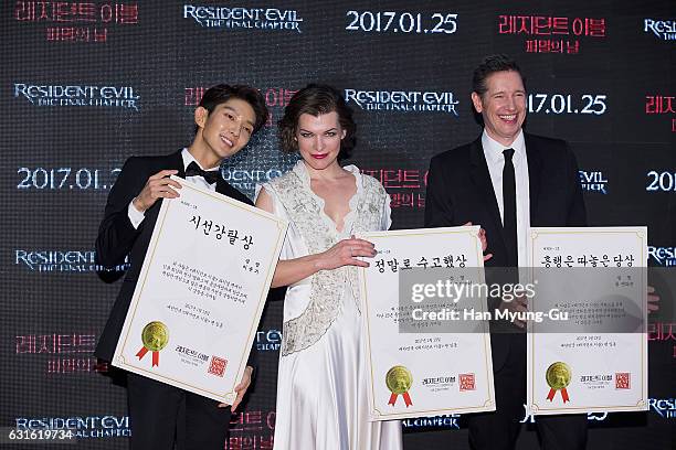 Director Paul W. S. Anderson, actors Milla Jovovich and Lee Jun-Ki attend the Seoul premiere for "Resident Evil: The Final Chapter" on January 13,...