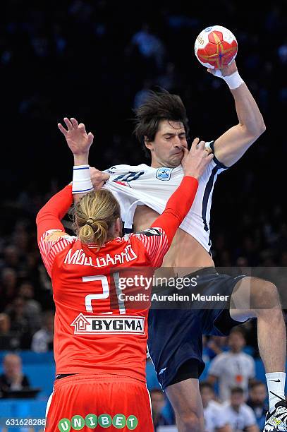 Federico Vieyra of Argentina shoots during the 25th IHF Men's World Championship 2017 match between Denmark and Argentina at Accorhotels Arena on...