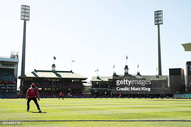 General view of play during the Women's Big Bash League match between the Sydney Sixers and the Sydney Thunder at Sydney Cricket Ground on January...