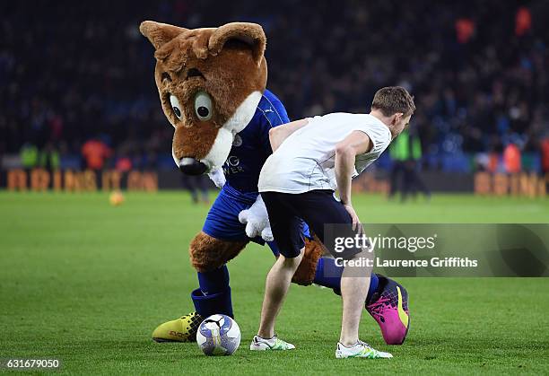 691 Leicester City Mascot Stock Photos, High-Res Pictures, and Images ...