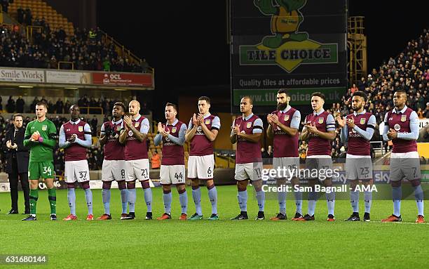 Graham Prior 661 photos et images haute résolution de In Memory Sky - Getty Images