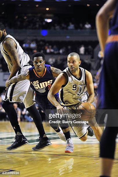 Tony Parker of the San Antonio Spurs drives to the basket during the game against the Phoenix Suns as part of NBA Global Games at Arena Ciudad de...
