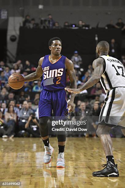 Eric Bledsoe of the Phoenix Suns dribbles the ball against the San Antonio Spurs as part of NBA Global Games at Arena Ciudad de Mexico on January 14,...