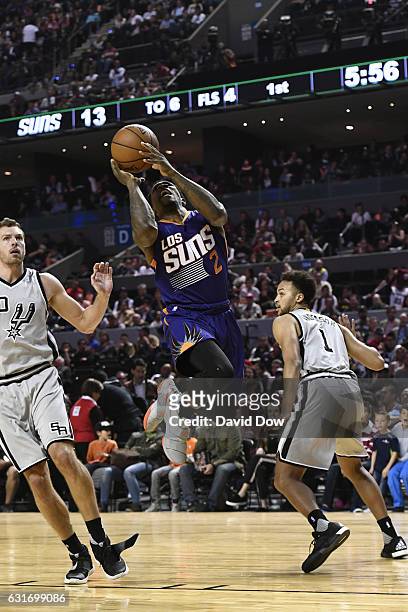 Eric Bledsoe of the Phoenix Suns drives to the basket against the San Antonio Spurs as part of NBA Global Games at Arena Ciudad de Mexico on January...