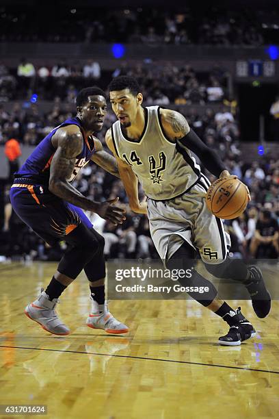 Danny Green of the San Antonio Spurs drives to the basket against the Phoenix Suns as part of NBA Global Games at Arena Ciudad de Mexico on January...