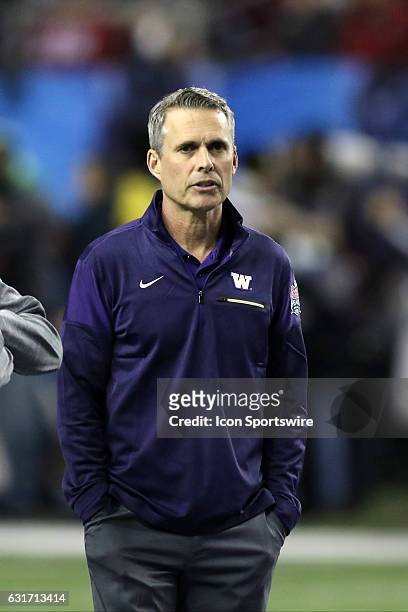 Washington Huskies head coach Chris Petersen before the College Football Playoff Semifinal at the Chick-fil-A Peach Bowl between the Washington...