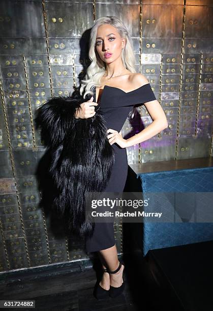 Model Roz Dance 22 Modelroz Stock Photos, High-Res Pictures, and Images - Getty Images