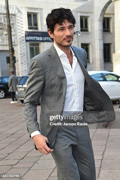 Andres Velencoso arrives at the Salvatore Ferragamo show during Milan Men's Fashion Week Fall/Winter 2017/18 on January 15, 2017 in Milan, Italy.