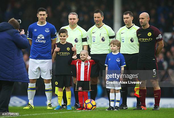 Young Sunderland fan Bradley Lowery poses for the cameras prior to kickoff during the Premier League match between Everton and Manchester City at...