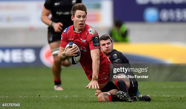 Scarlets fullback Liam Williams escapes the clutches of Saracens scrum half Richard Wigglesworth during the European Rugby Champions Cup match...